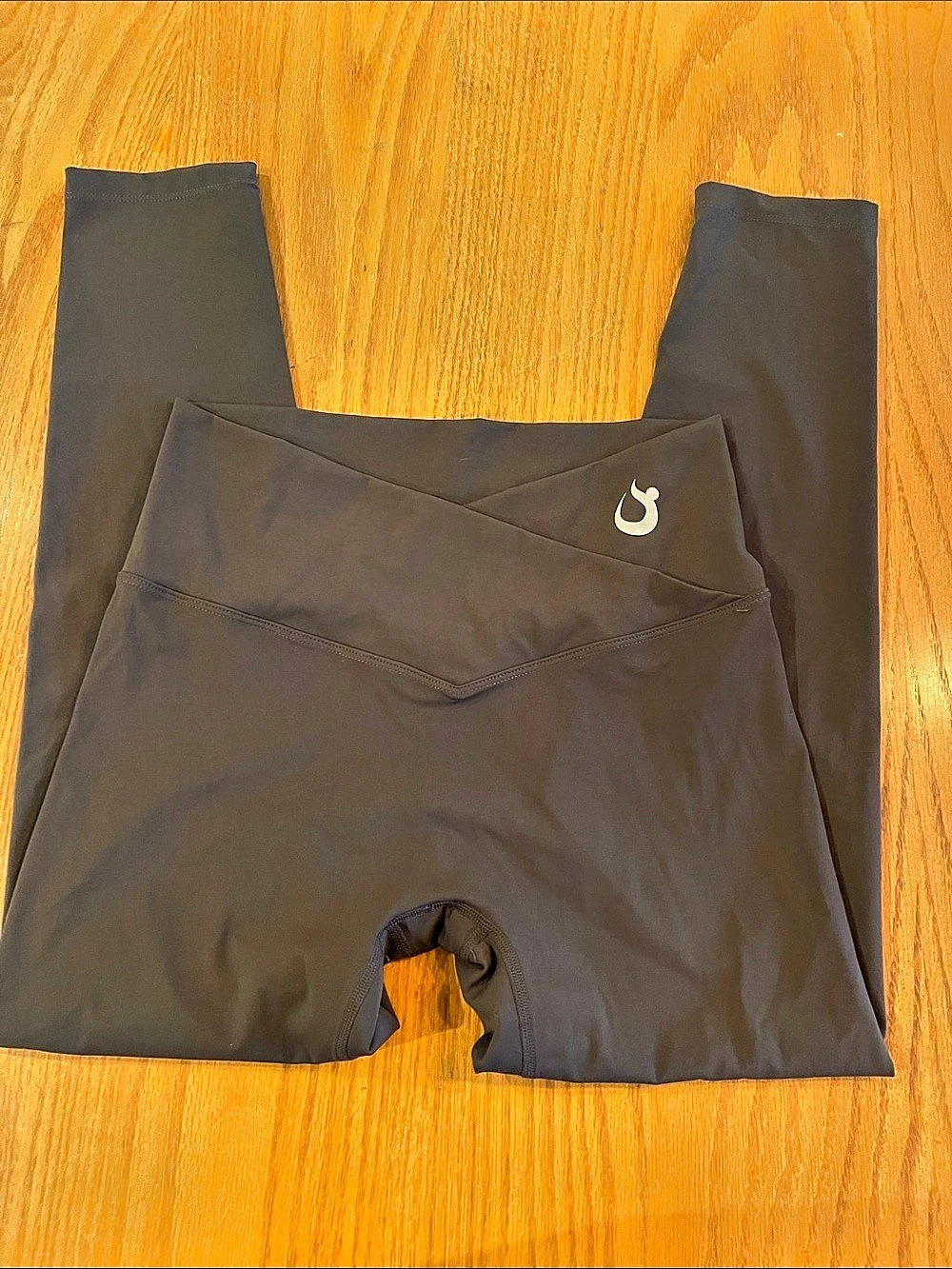 HotWorx Charcoal Criss-Cross Front Yoga Pants Size Medium Like New